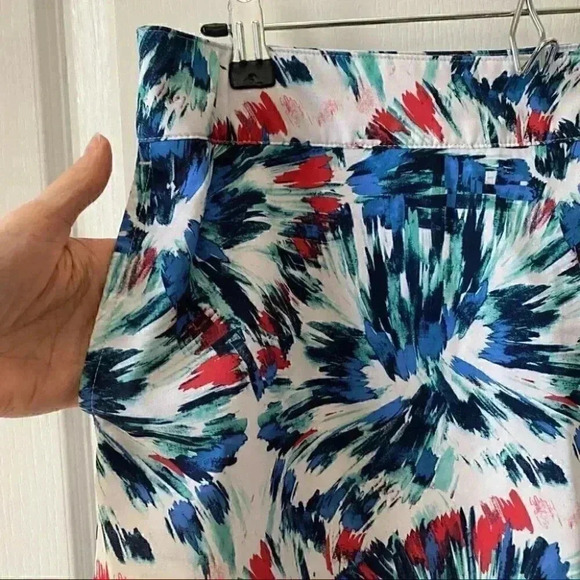 IZOD Golf Skirt Tennis Skort Short Activewear White Blue Red Floral Print Size 2 - Picture 5 of 16